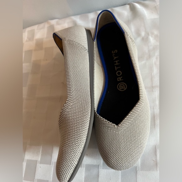 Size 8 Rothy’s the Flat. Round toe gray quartz flats. Good preowned condition - Picture 4 of 11